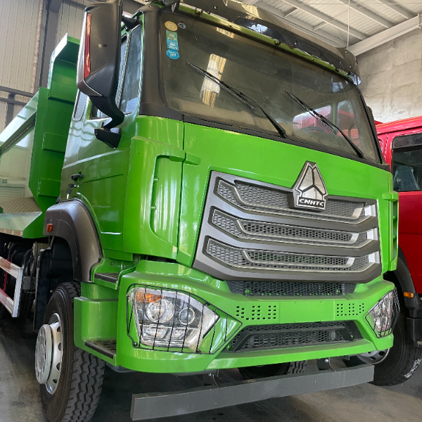 绿色豪沃豪瀚NX 6×4自卸车 371马力 欧II排放 HW19710变速箱
