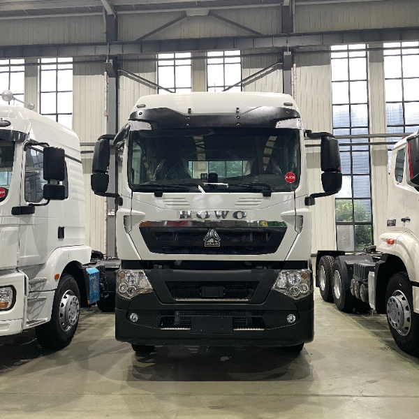 豪沃TX 6×4牵引车 白色 430HP 10档变速箱 400L油箱 长途物流重卡