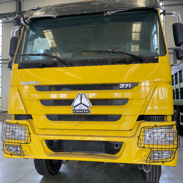 重汽豪沃6×4自卸车 黄色371马力 高亮涂装 工程运输重卡