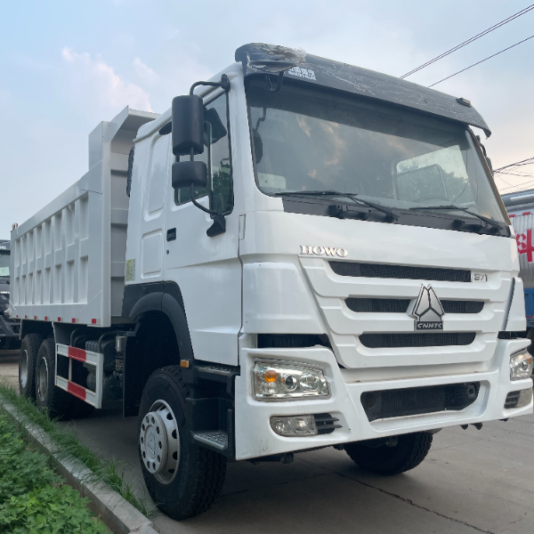 重汽豪沃6×4自卸车 白色371马力 加强底盘 10档变速箱 动力强劲