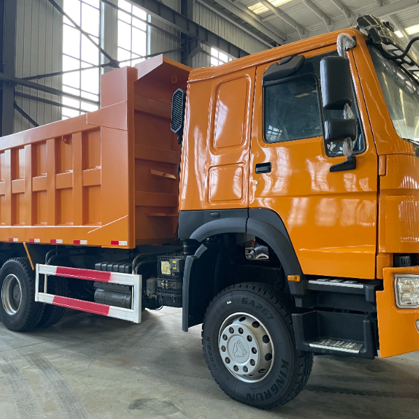 重汽豪沃6×4自卸车 橘黄色371马力 高辨识度 全天候工程运输车