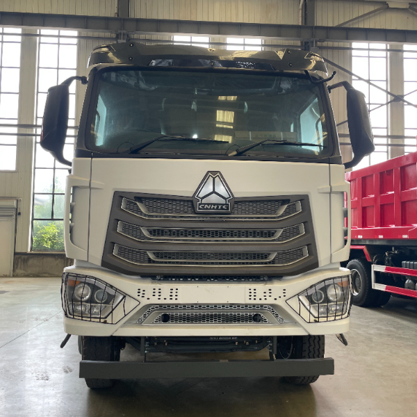 重汽豪瀚NX 8×4平板车 白色371马力 曼技术车桥 四点悬浮驾驶室 液压爬梯可选