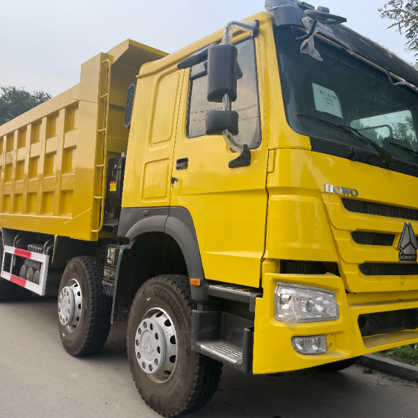 重汽豪沃8×4自卸车 亮黄371马力 高强承载 自卸重卡