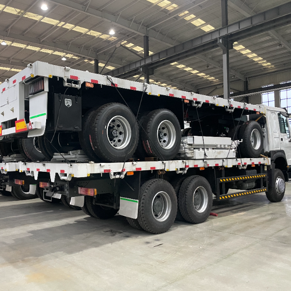 重汽豪沃6×4一拖一挂平板 371马力 液压爬梯可选 大型机械运输车