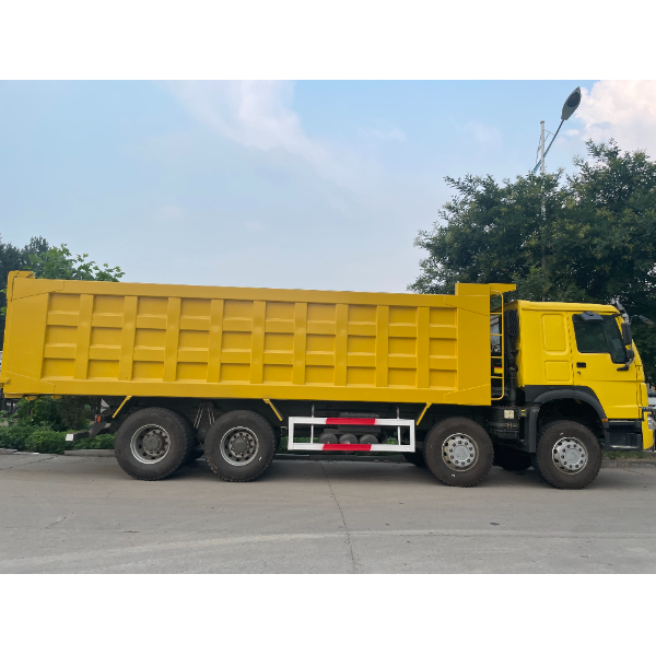 重汽豪沃8×4自卸车 亮黄371马力 高强承载 自卸重卡