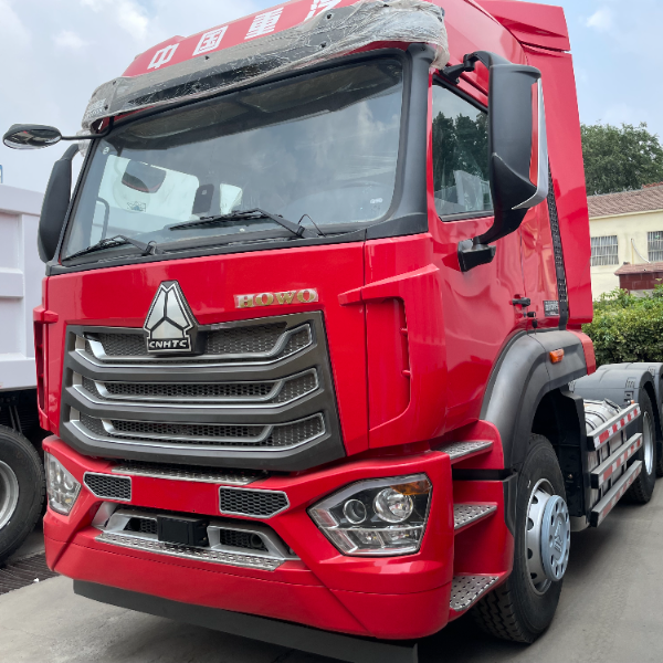红色豪沃豪瀚NX牵引车 6×4 371马力 欧II排放 300L油箱 重卡拖头