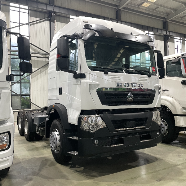 豪沃TX 6×4牵引车 白色 430HP 10档变速箱 400L油箱 长途物流重卡