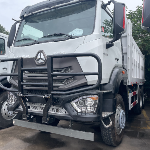 白色豪沃豪瀚NX 6×4自卸车 371HP HW19710变速箱 自卸翻斗车