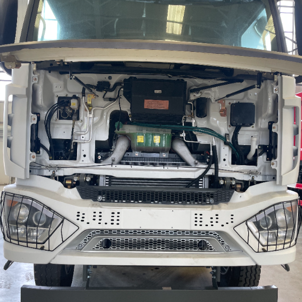 重汽豪瀚NX 8×4平板车 白色371马力 曼技术车桥 四点悬浮驾驶室 液压爬梯可选