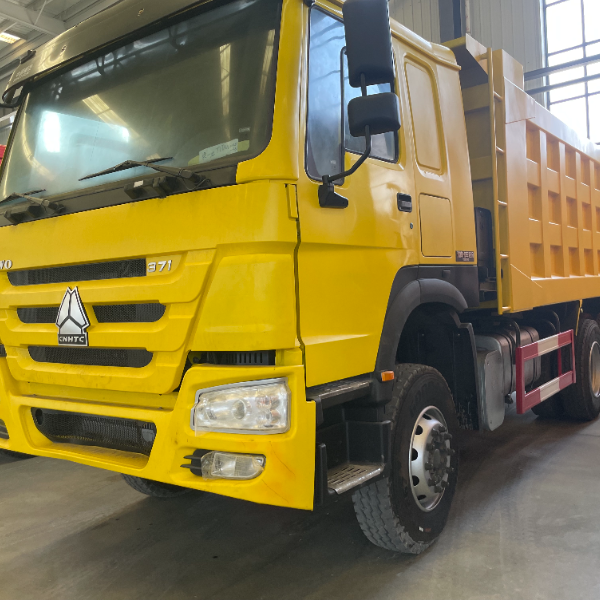 重汽豪沃6×4自卸车 黄色371马力 高亮涂装 工程运输重卡