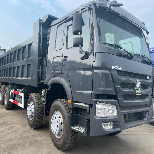 重汽豪沃8×4自卸车 黑色371马力 四轴承载 换挡流畅 传动效率高
