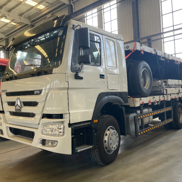重汽豪沃6×4一拖一挂平板 371马力 液压爬梯可选 大型机械运输车