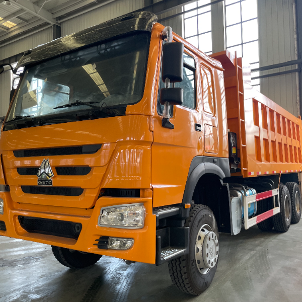 重汽豪沃6×4自卸车 橘黄色371马力 高辨识度 全天候工程运输车