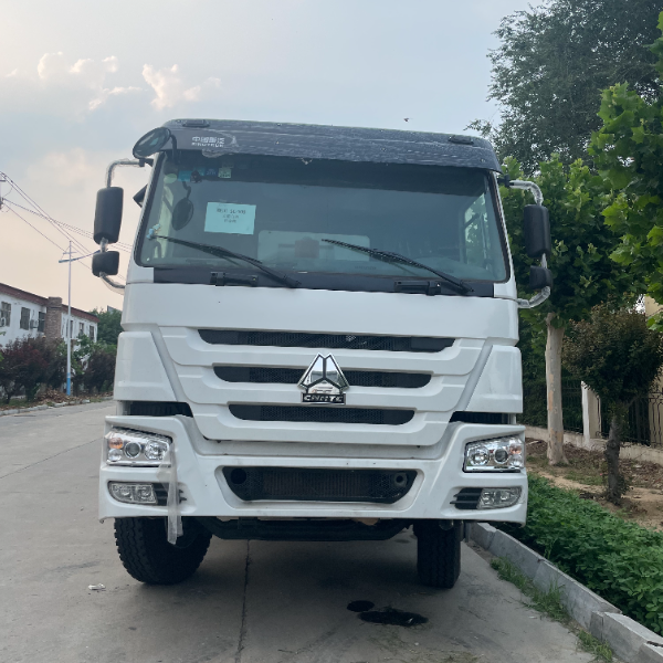 重汽豪沃6×4自卸车 白色371马力 加强底盘 10档变速箱 动力强劲