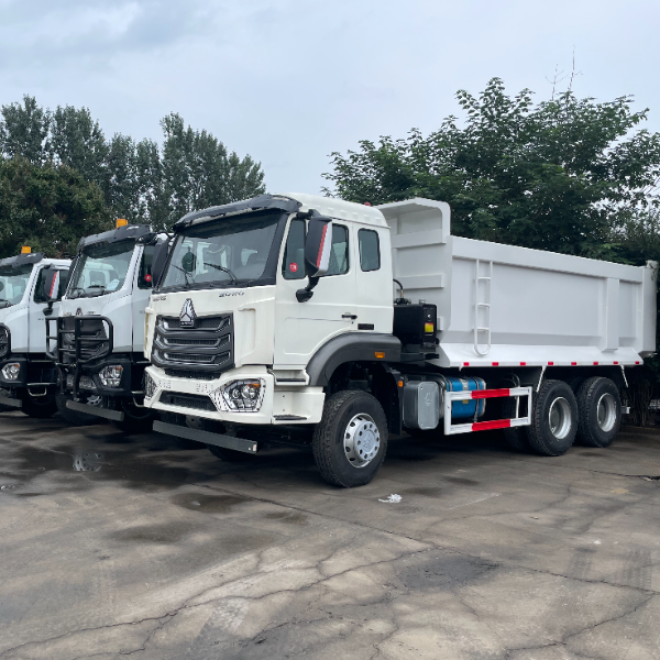白色豪沃豪瀚NX 6×4自卸车 371HP HW19710变速箱 自卸翻斗车