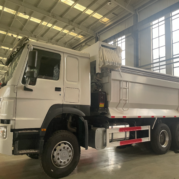 重汽豪沃6×4自卸车 白色U型斗371马力 带篷布 环保自卸重卡