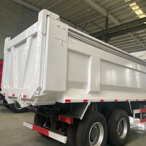 重汽豪沃6×4自卸车 白色U型斗371马力 带篷布 环保自卸重卡