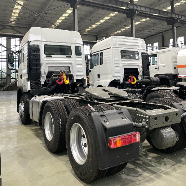 豪沃TX 6×4牵引车 白色 430HP 10档变速箱 400L油箱 长途物流重卡