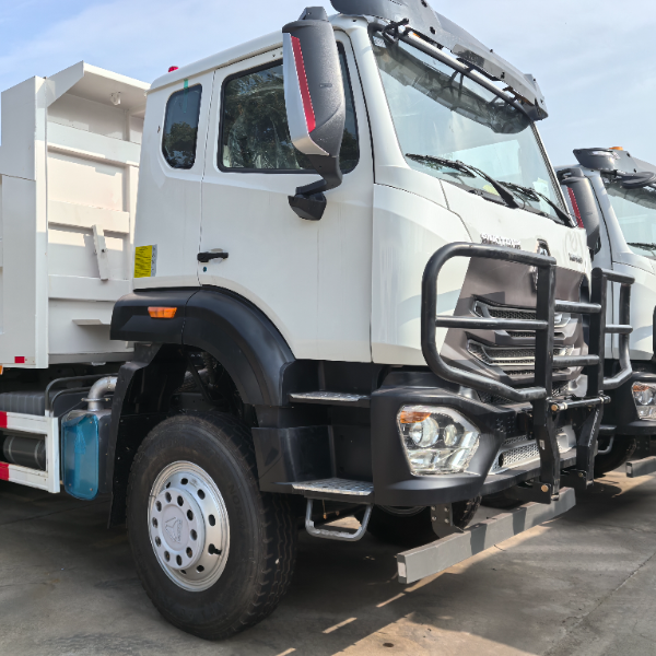 白色豪沃豪瀚NX 6×4自卸车 371HP HW19710变速箱 自卸翻斗车