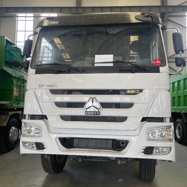 重汽豪沃8×4自卸车 白色380马力 右舵 加强底盘 动力强劲