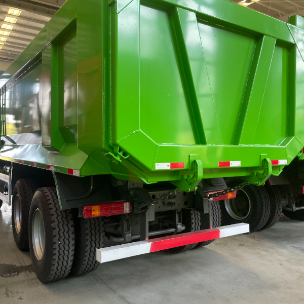 绿色豪沃豪瀚NX 6×4自卸车 371马力 欧II排放 HW19710变速箱