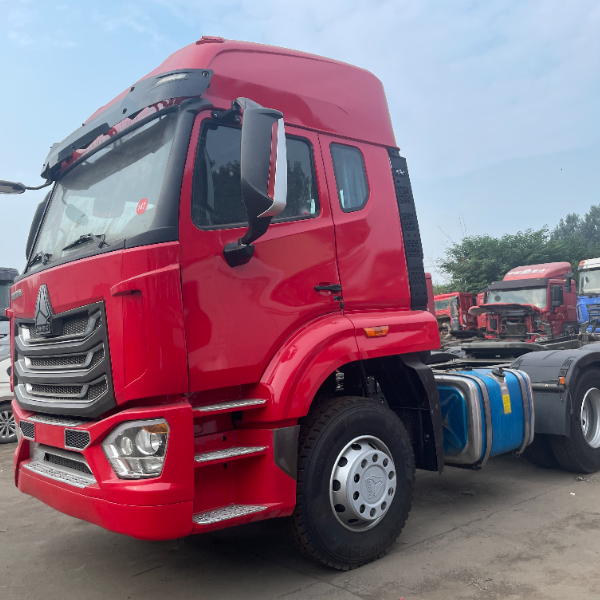 红色豪沃豪瀚NX牵引车 6×4 371马力 欧II排放 300L油箱 重卡拖头