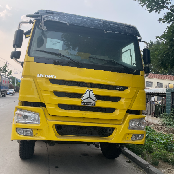 重汽豪沃8×4自卸车 亮黄371马力 高强承载 自卸重卡