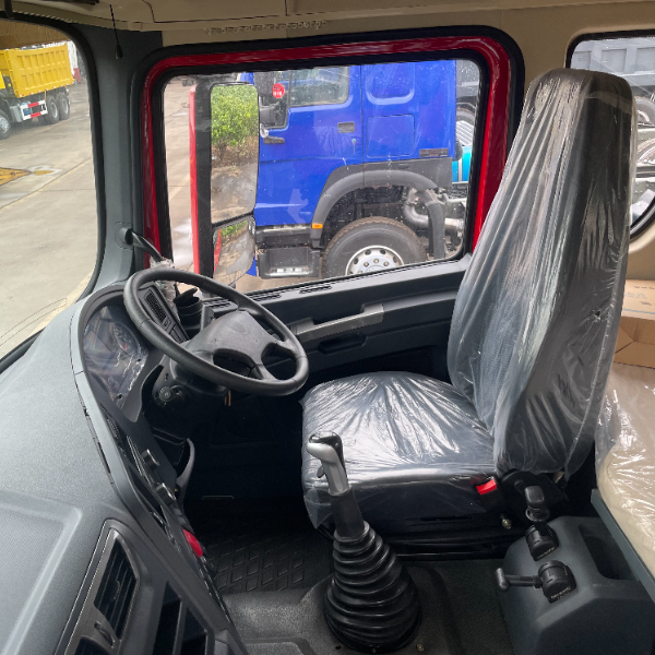 陕汽德龙X3000 6×4牵引车 红色440马力 右舵 双层车架 砂石运输