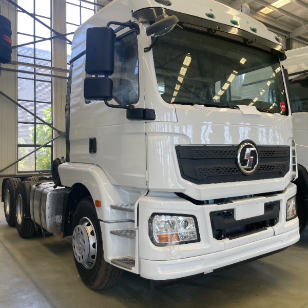 陕汽德龙新M3000 6×4 牵引车 白色371马力 高性价比 左右舵可选
