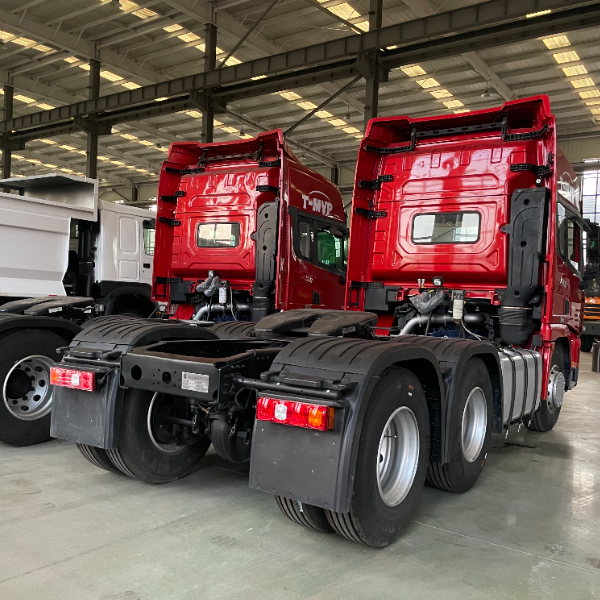 陕汽德龙X3000 6×4牵引车 红色430马力 黄金动力链 矿区重载首选
