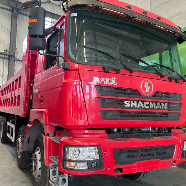 陕汽德龙F3000 8×4自卸车 红色 康明斯385马力 16T MAN双级桥 400L油箱 重载运输