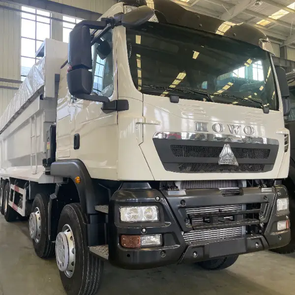 重汽豪沃TX 8×4自卸车 白色480马力 U型货箱 带篷布 起步猛爬坡强