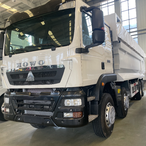 重汽豪沃TX 8×4自卸车 白色480马力 U型货箱 带篷布 起步猛爬坡强