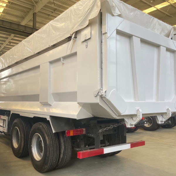 重汽豪沃TX 8×4自卸车 白色480马力 U型货箱 带篷布 起步猛爬坡强