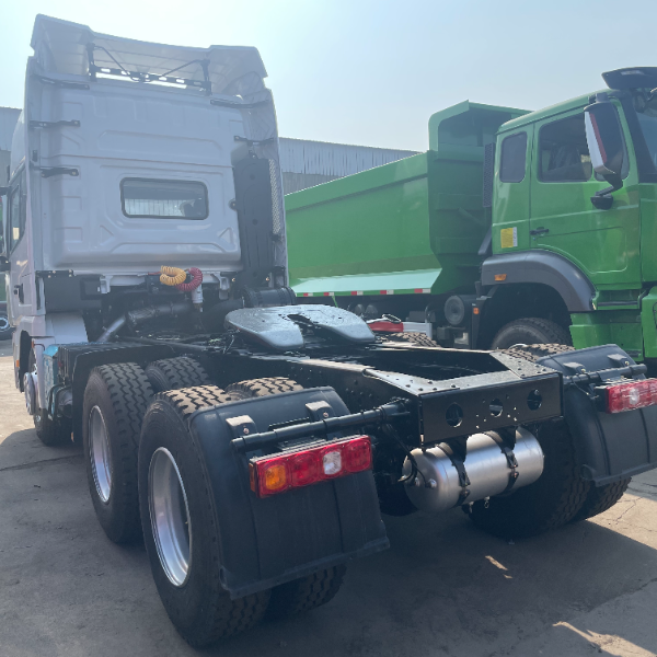 陕汽德龙X3000 6×4牵引车 白色430马力 右舵驾驶 双层车架 长途物流