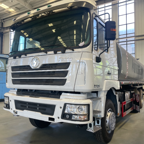 陕汽德龙F3000 6×4油罐车 白色371马力 安全合规 工地油库转运