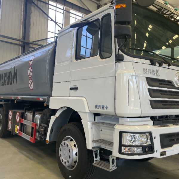 陕汽德龙F3000 6×4油罐车 白色371马力 安全合规 工地油库转运