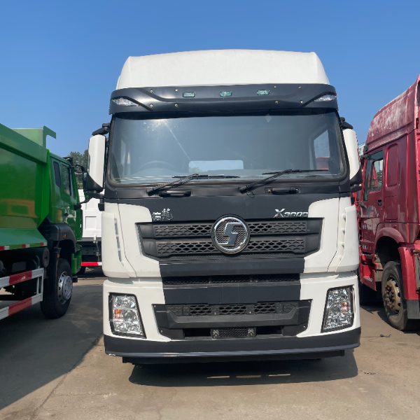 陕汽德龙X3000 6×4牵引车 白色430马力 右舵驾驶 双层车架 长途物流