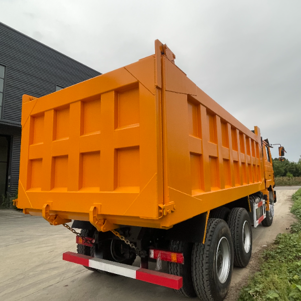 橘黄色陕汽德龙F3000自卸车 6×4 380马力 低位保险杠 法士特10档 MAN车桥