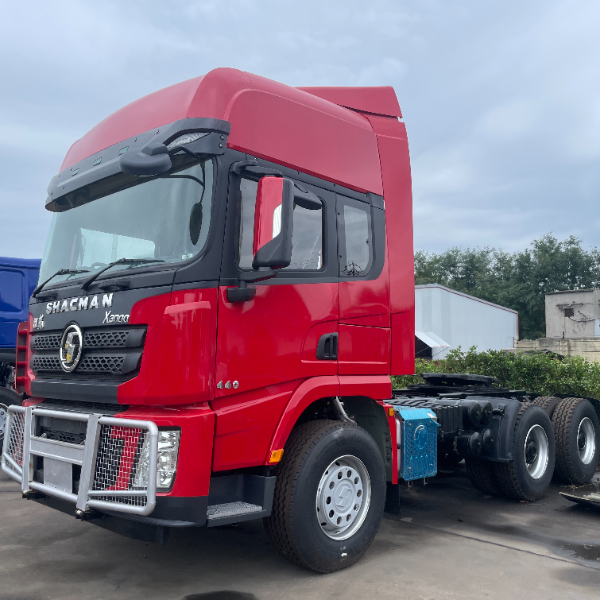 陕汽德龙X3000 6×4牵引车 红色440马力 右舵 双层车架 砂石运输