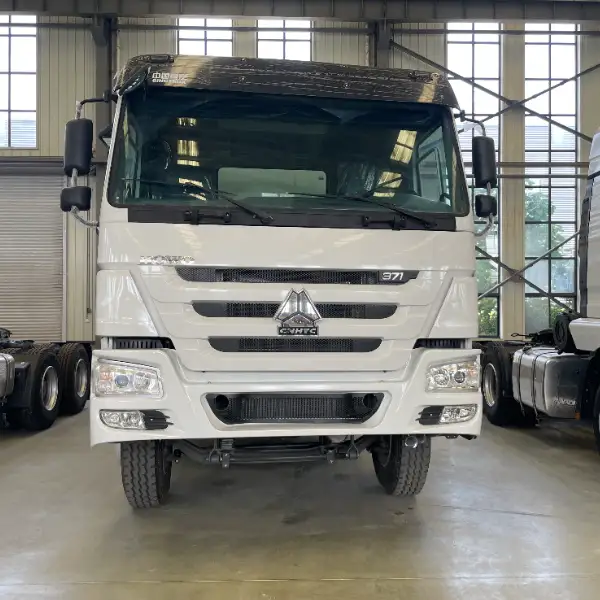 重汽豪沃6×4油罐车 白色371马力 双仓独立计量 安全稳定效率高